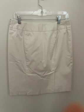 LOFT Khaki Skirt Size 6 – Structured w/ Layered Back Detail